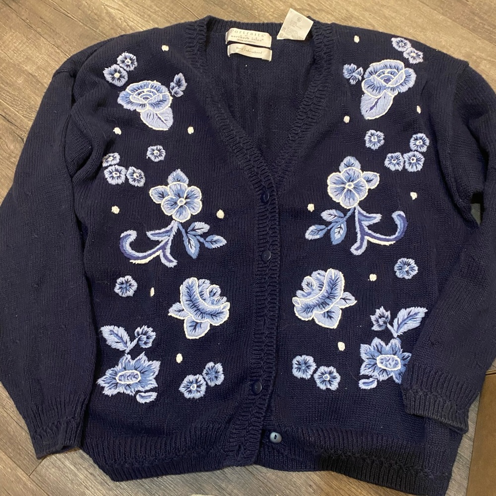 Vintage   Hand embroidered  cardigan knit cotton blend